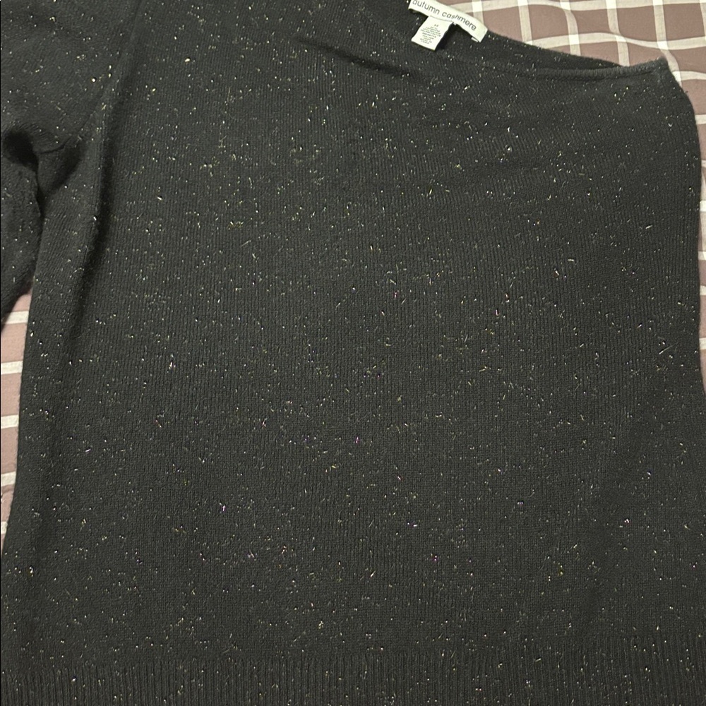 Autumn cashmere 1 shoulder sweater - Picture 2 of 8